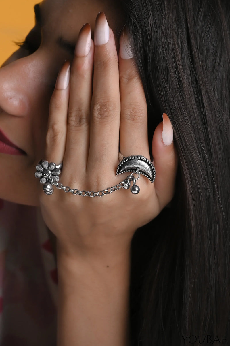 Elegant Oxidized Finger Chain Ring