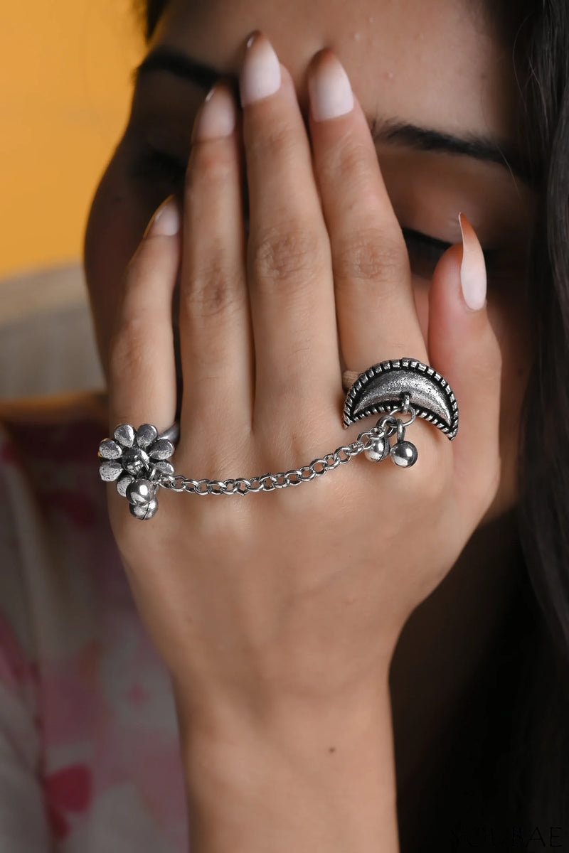 Elegant Oxidized Finger Chain Ring