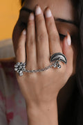 Elegant Oxidized Finger Chain Ring